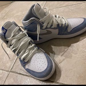 Jordan 1 Hyper Royal